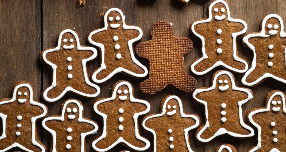 Identical gingerbread men with one turned around on its front